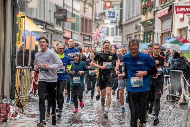 You won't see these pictures this year: Participants in the Lucerne City Run last year.